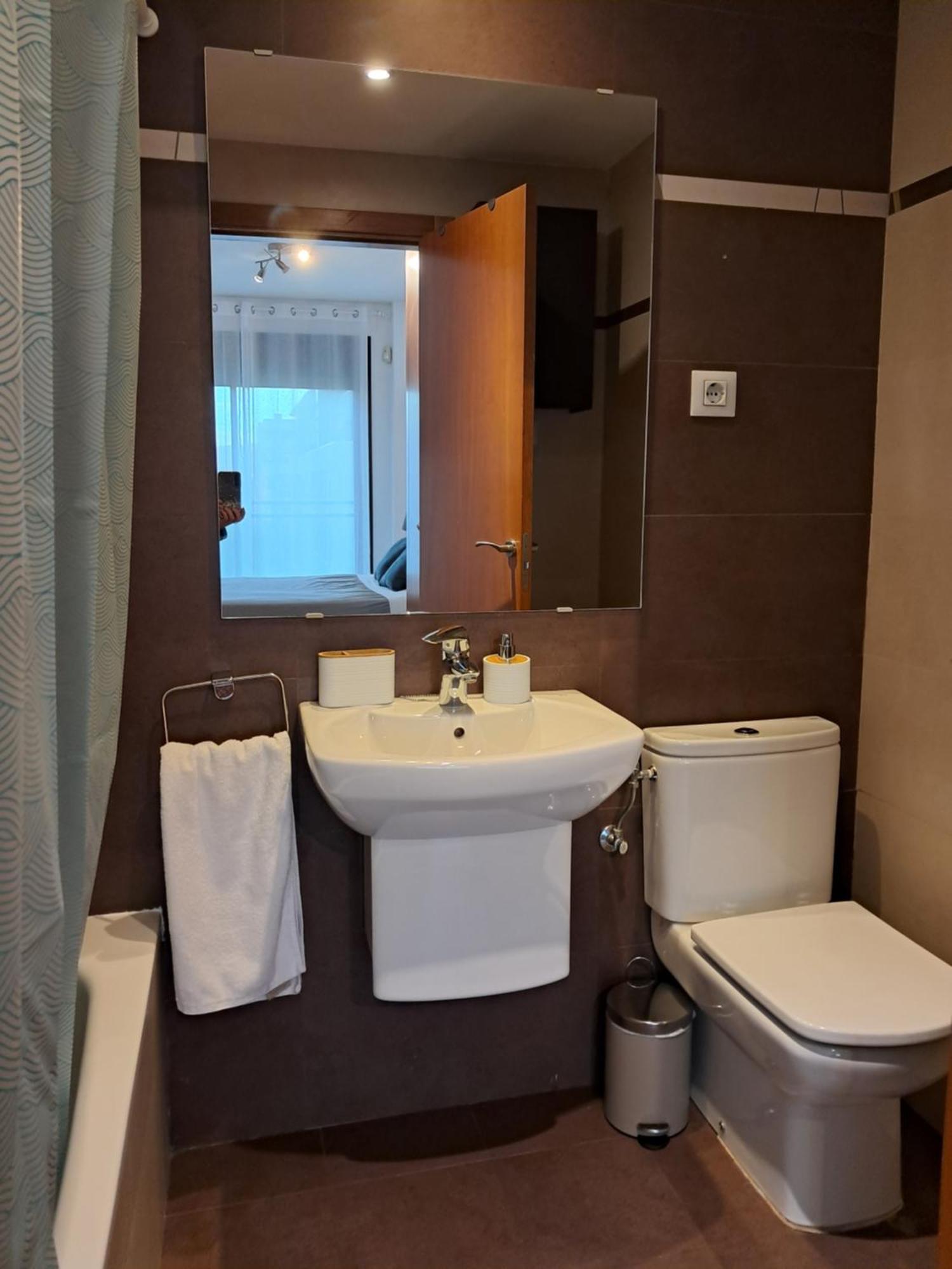 Modern Apartment, With Parking, Close To The Beach!! Sant Adrià de Besòs Extérieur photo